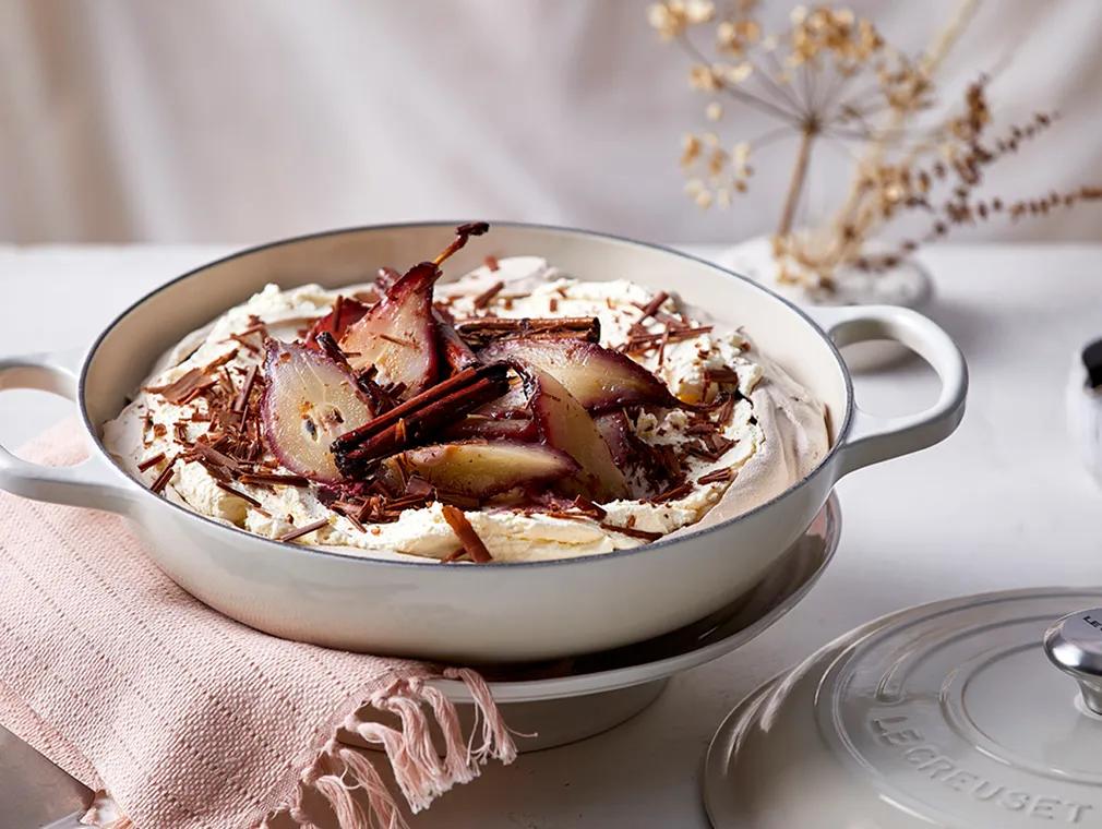 Pavlova au Chocolat et Poires Pochées