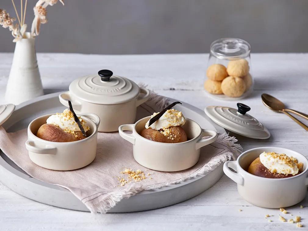 Pêches pochées, Crème d'amaretto et croquant d'amarenttini