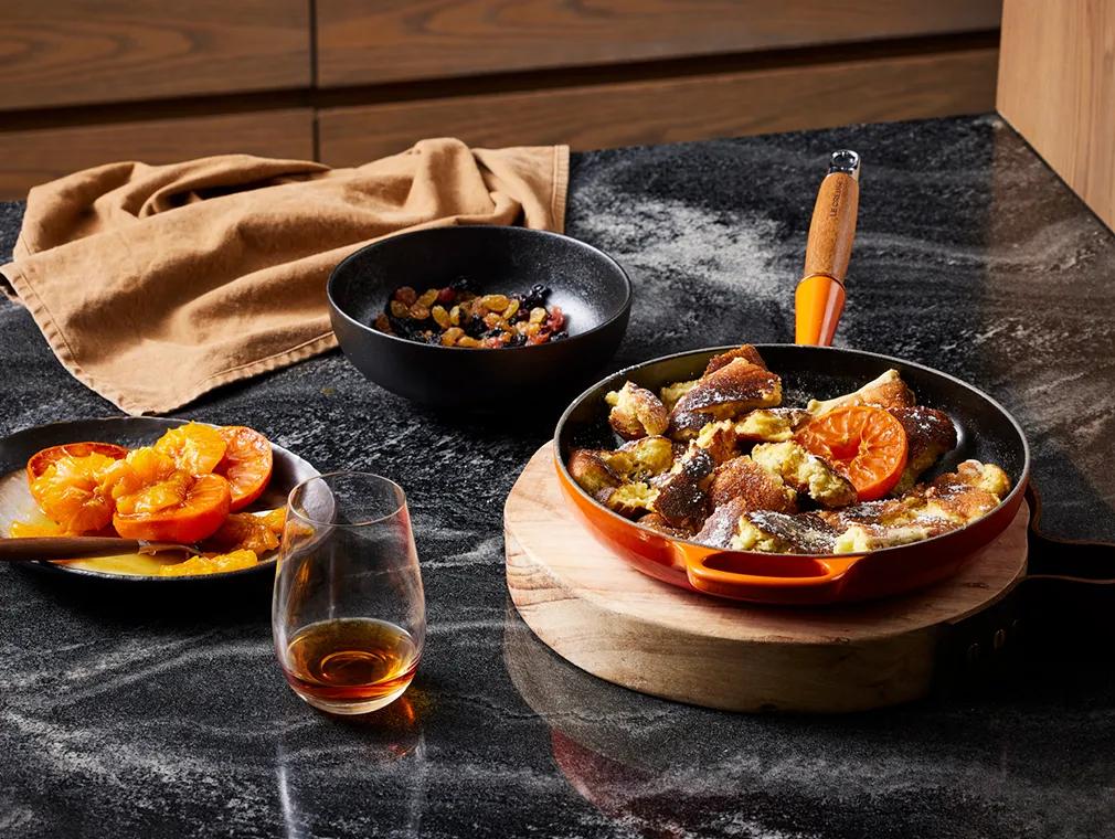 Kaiserschmarnn aux raisins secs imbibés de rhum et aux agrumes caramélisés