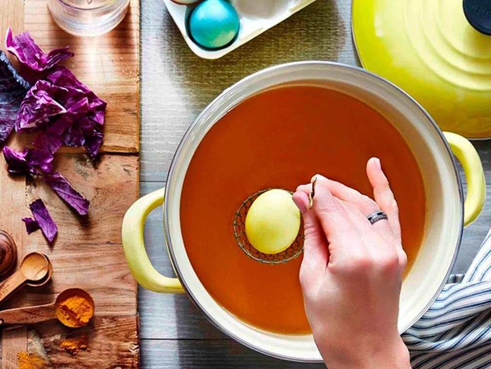 Colorer vos oeufs de Pâques avec Le Creuset