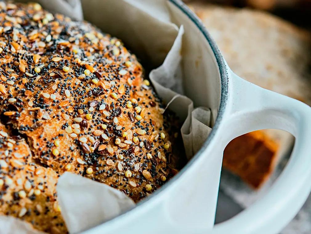 Pain aux graines en cocotte