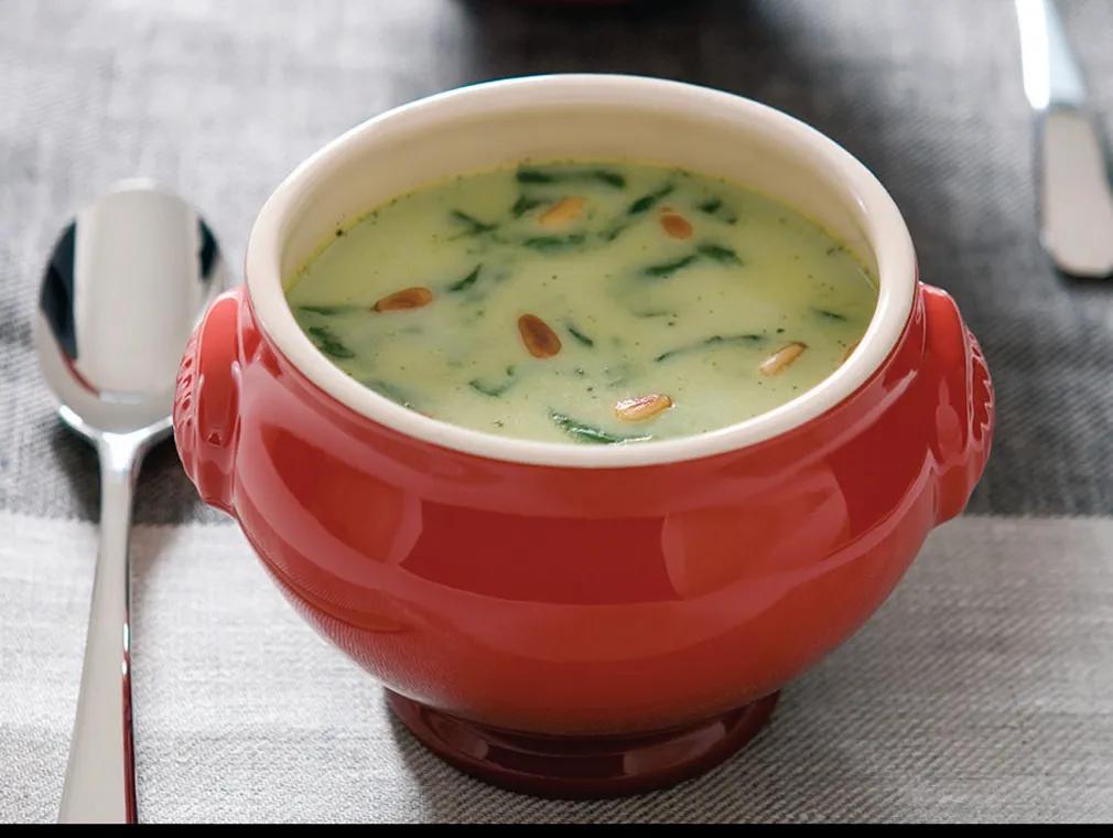 Velouté de fèves aux épinards et pignons