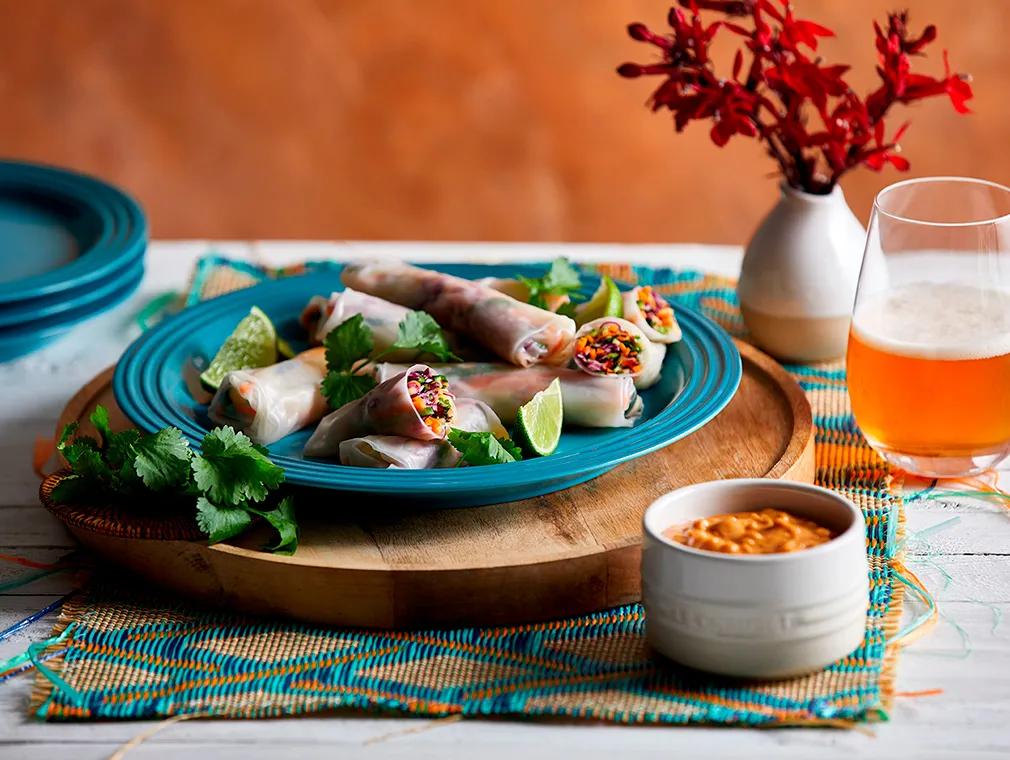 Rouleaux en Arc-en-Ciel vietnamiens, sauce aux cacahuètes