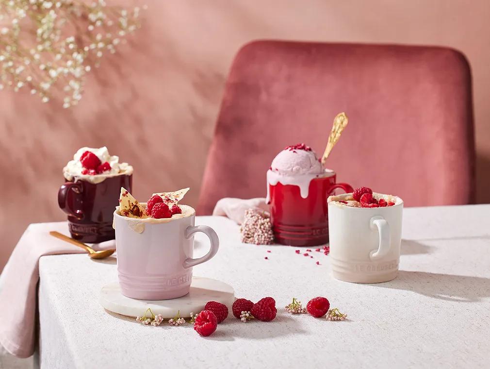 Mug cakes au chocolat blanc et aux framboises