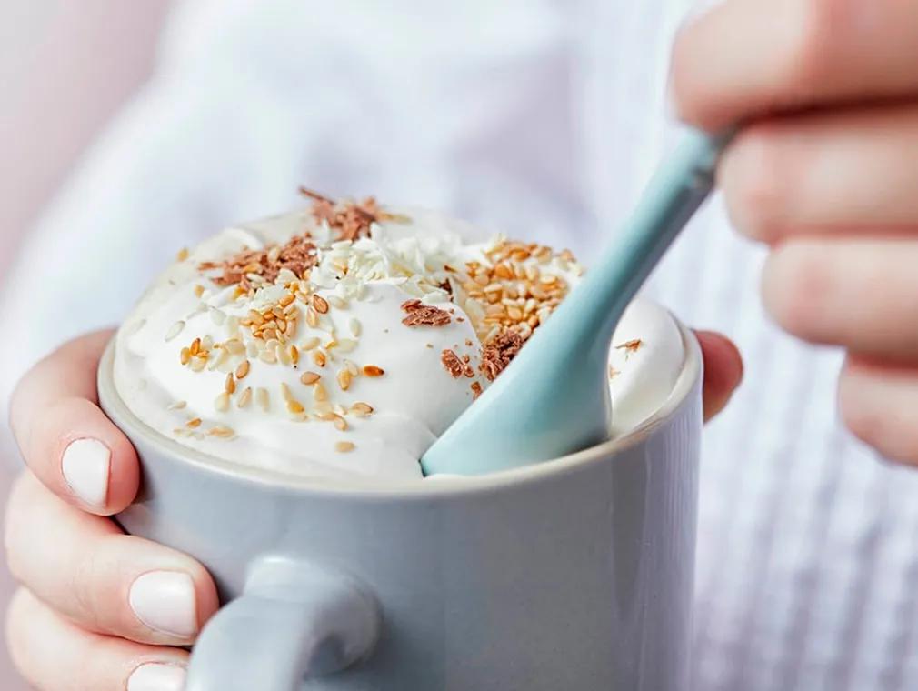 Chocolat chaud tahini réconfortant et envoûtant