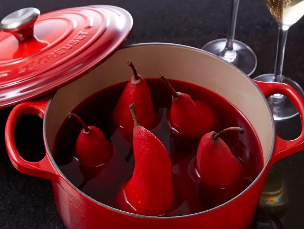 Poires au gingembre enivrées de vin rouge