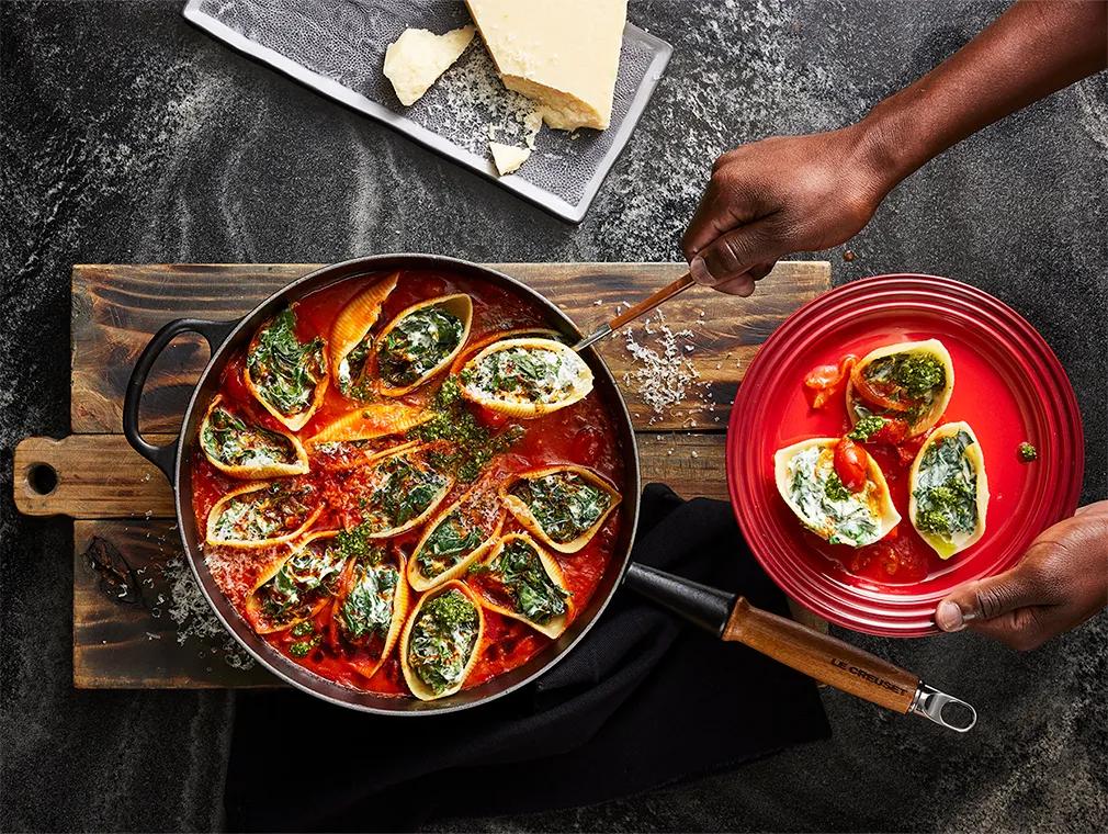 Conchiglionis farcis à la sauce arrabbiata
