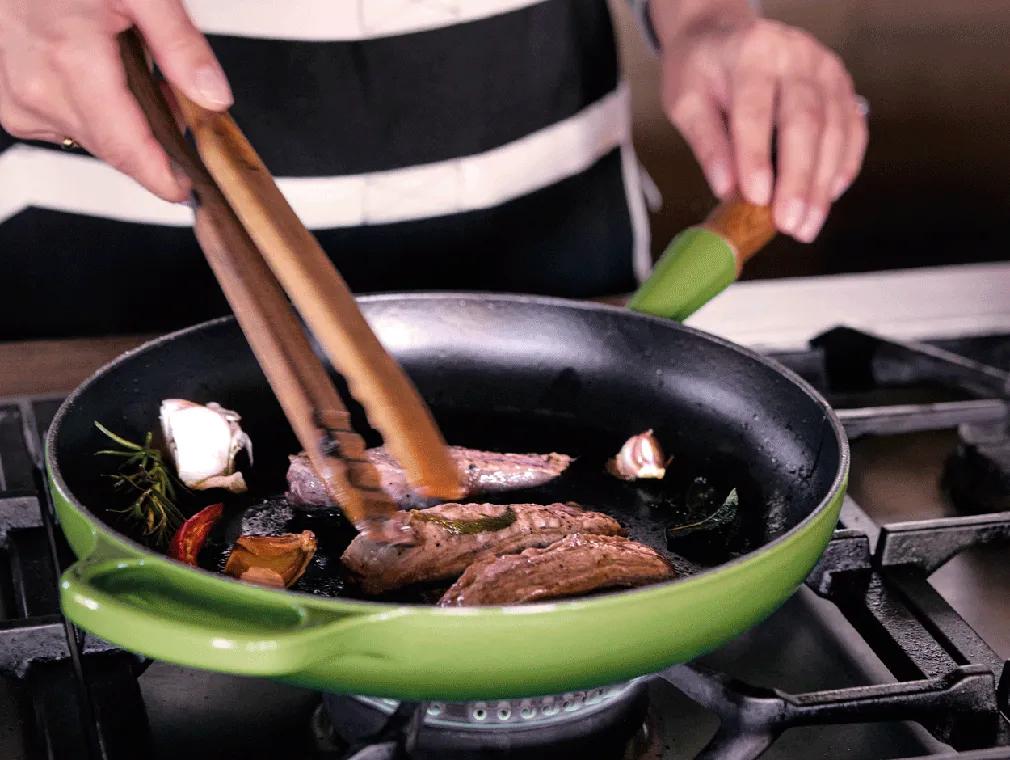 Filets d'agneau poêlés