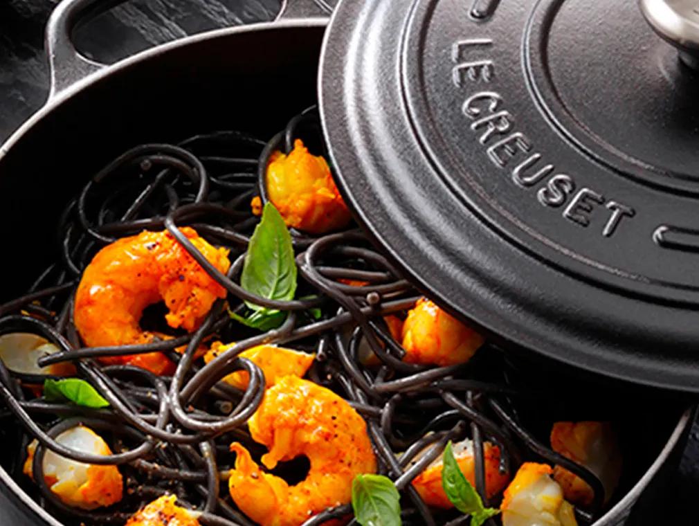 Cocotte de spaghetti noirs aux langoustines