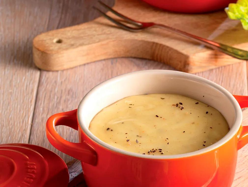 Fondue suisse à l'emmental et au gruyère