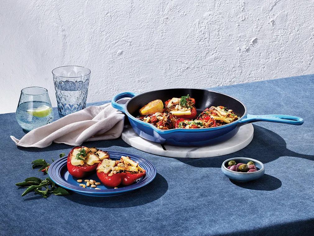 Poivrons farcis au riz pilaf au pesto de tomate et gratinés à l’halloumi