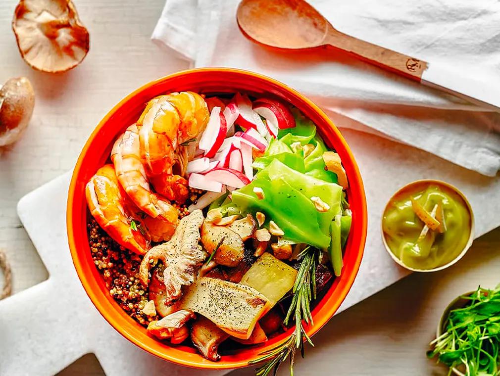 Quinoa Bowl aux Crevettes et Sauce Wasabi