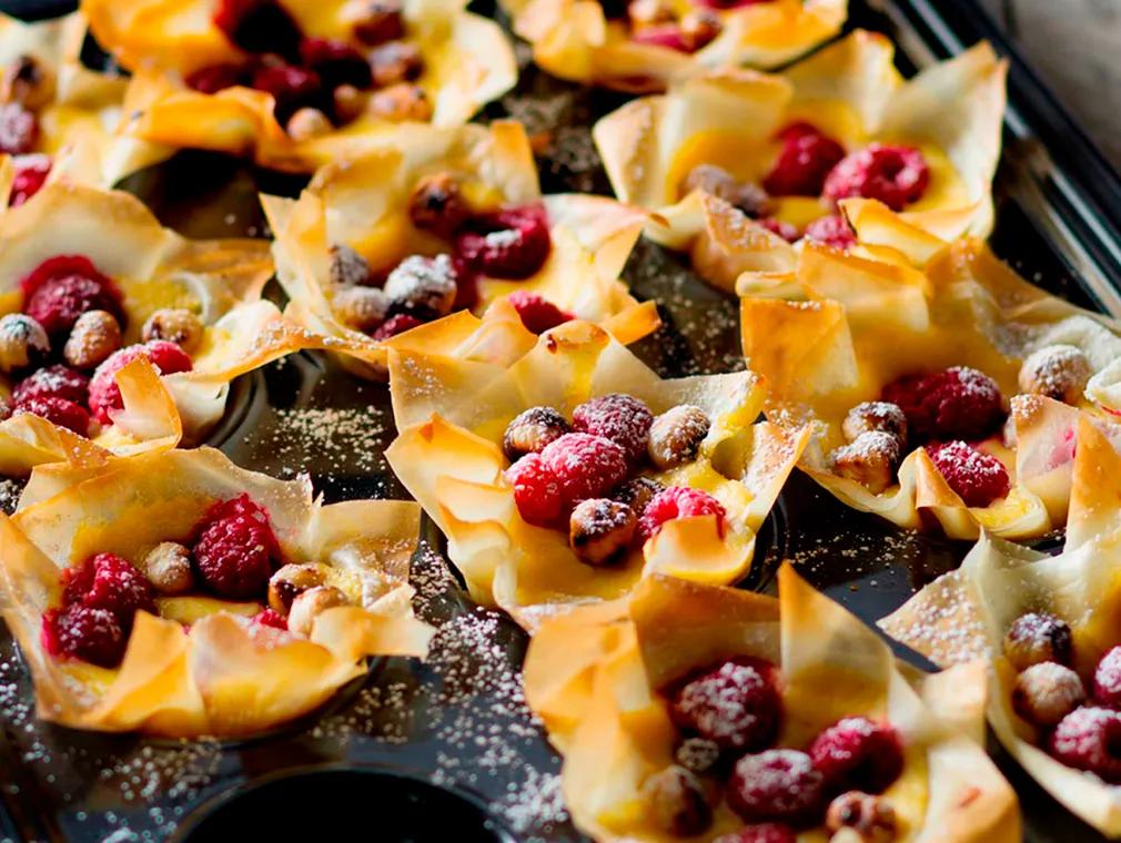 Tartelettes filo aux framboises et aux noisettes