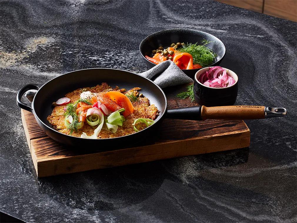 Poêlée de röstis de patates douces, au saumon fumé et à la crème fraîche