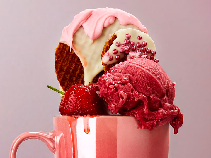 Gourmandise Glacee Et Gaufres Au Caramel Le Creuset France