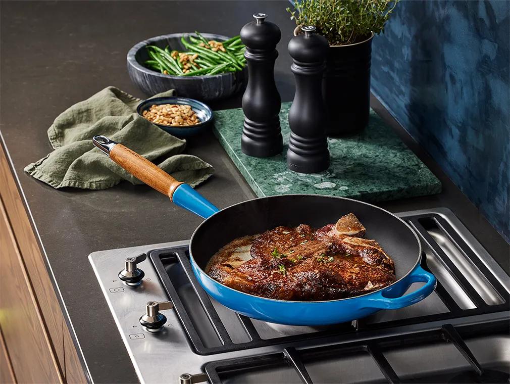 T-bone au beurre à l’ail noir et haricots verts fins