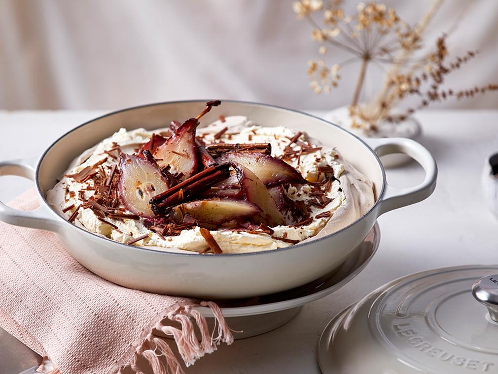 Pavlova au Chocolat et Poires Pochées