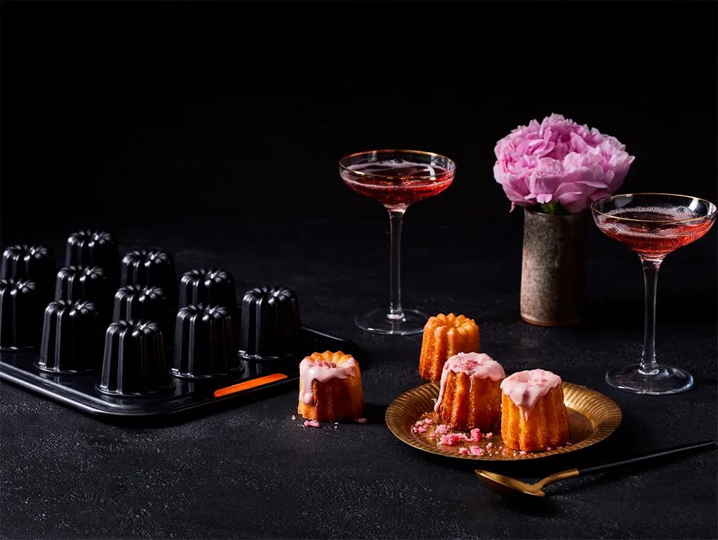 Cannelé au lait d’amande et chocolat rose