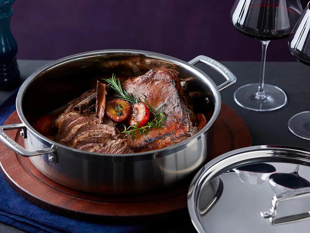 Gigot d'Agneau en Papillon Accompagné de Prunes Grillées