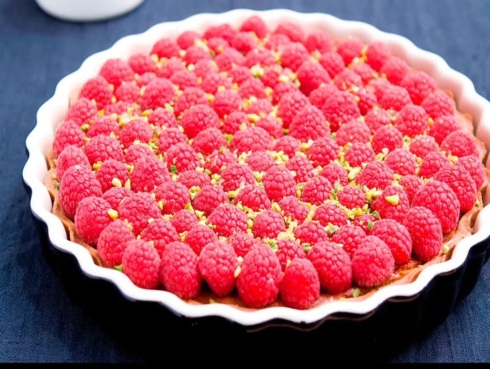 Tarte aux framboises et aux éclats de pistache