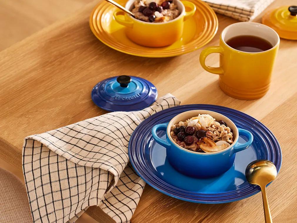 Pots d’avoine à la noix de coco et à la framboise cuits au four