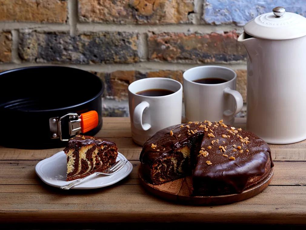 Gâteau marbré au caramel avec ganache au chocolat