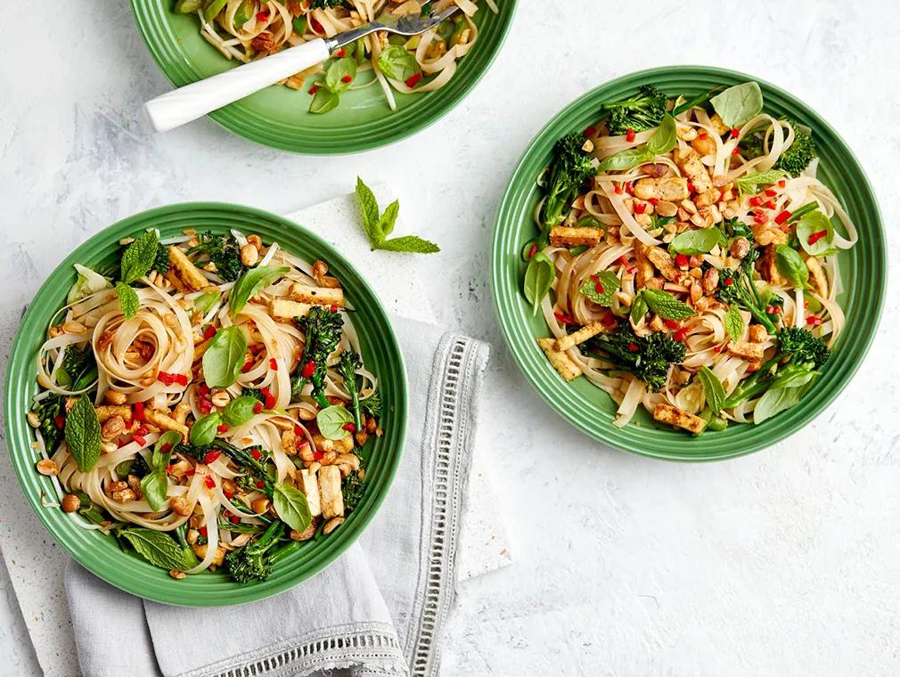 Pad Thai au brocoli et au tofu croustillant
