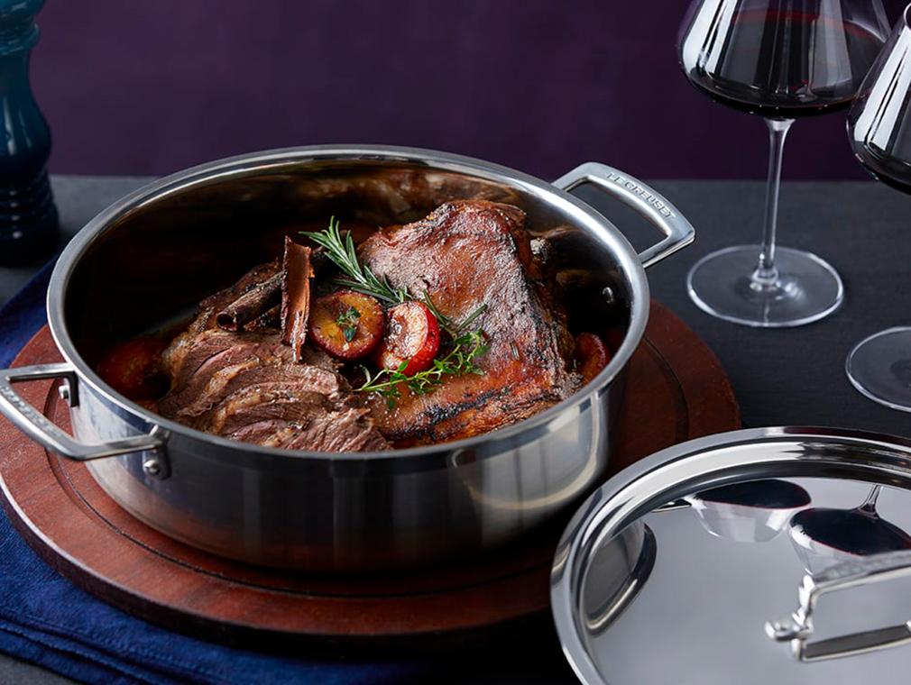 Gigot d'Agneau en Papillon Accompagné de Prunes Grillées