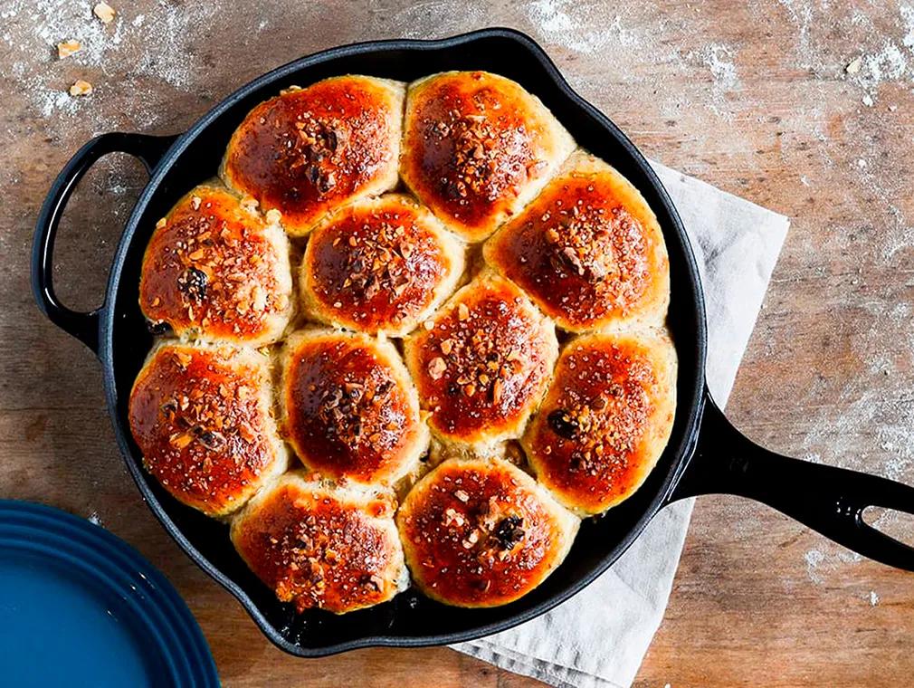 Petits pains aux noix et aux canneberges